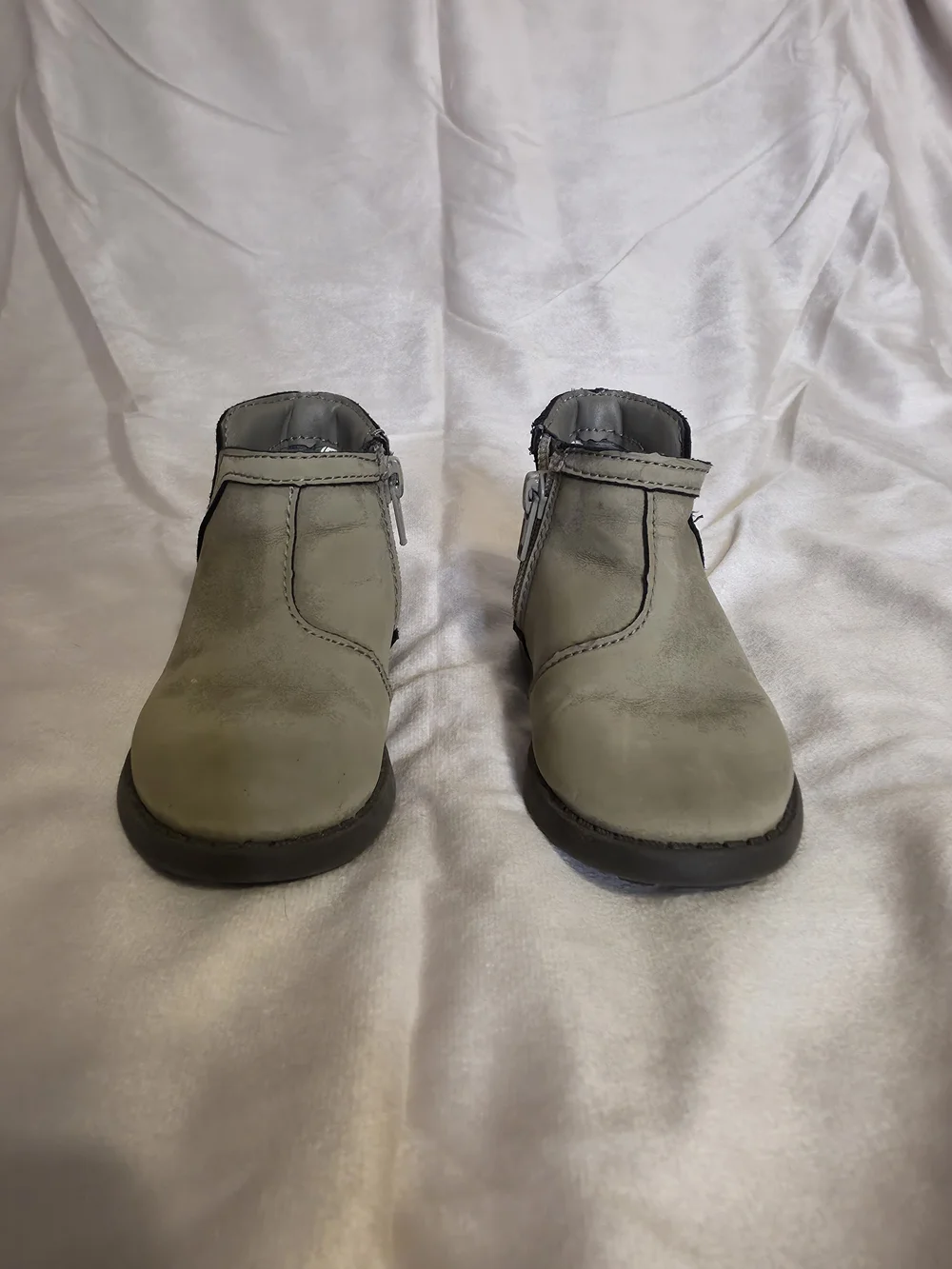 OshKosh B'gosh Light Gray Side-Zip Ankle Boots- Size 5 Toddler
